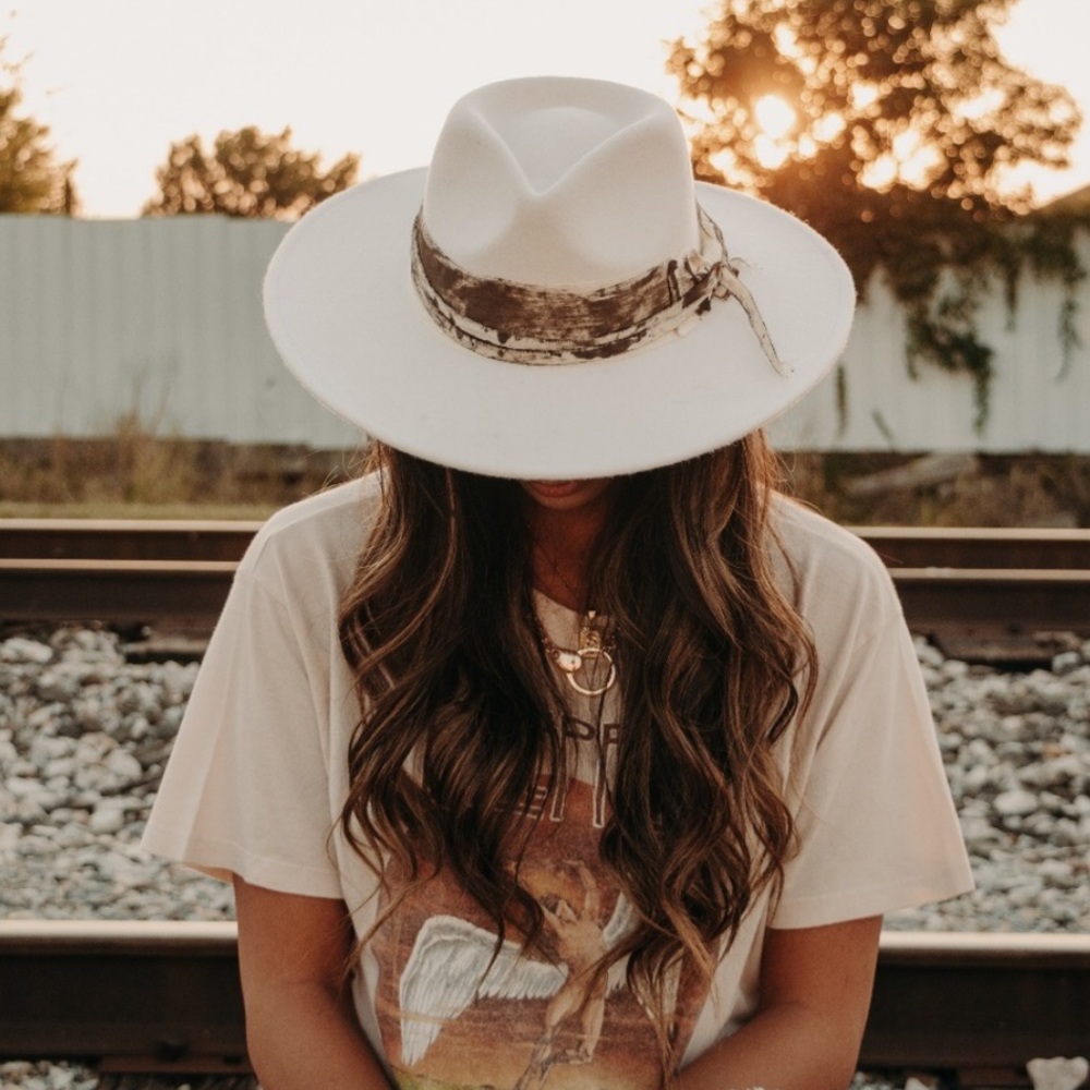 Wool Hat, stiff brim, fedora. Lack of color dupe